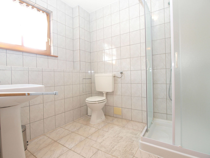 Bathroom 4, Apartment 1624, Novigrad