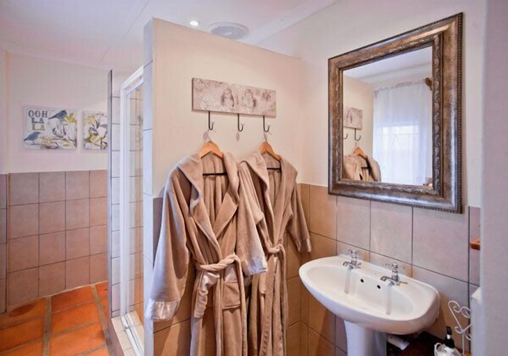 Bathroom 5, Thylitshia Villa, Eden