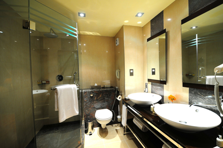 Bathroom 5, Munyonyo Commonwealth Resort, Kampala