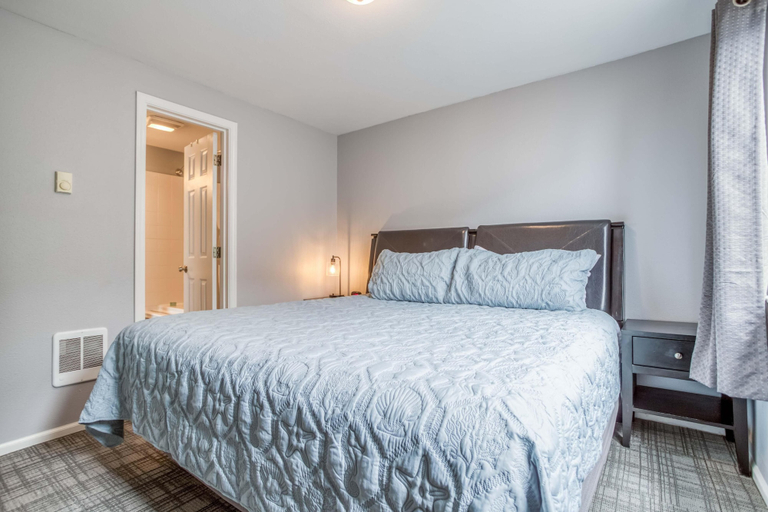 Bedroom 4, Nantucket Inn #1, Lincoln
