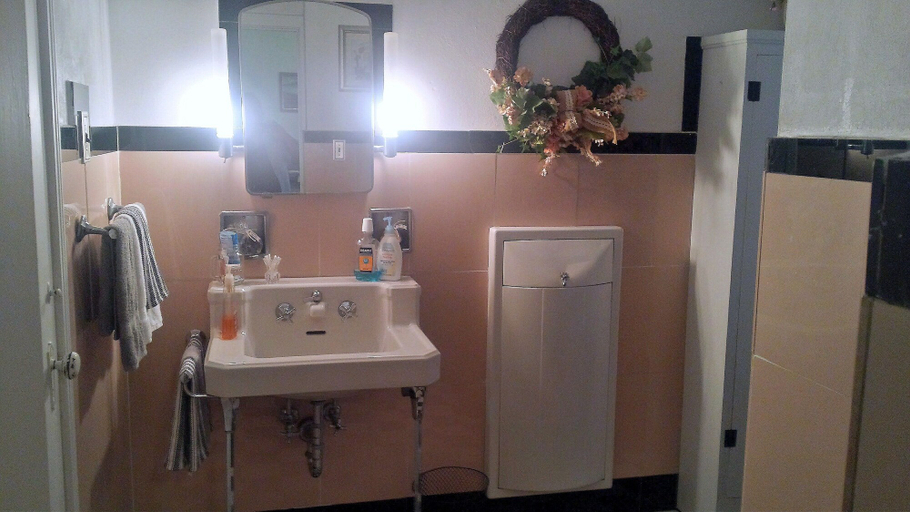 Bathroom 4, Maurrocks Bed & Breakfast, Monroe
