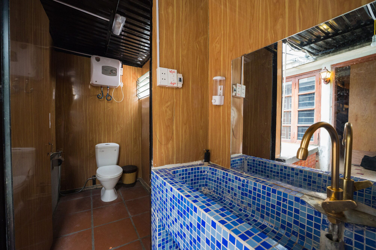 Bathroom 5, Ubuntu Hostel, Hoàn Kiếm