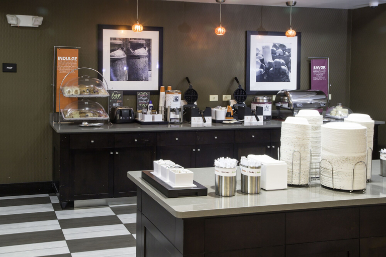 Food & Drinks 5, Hampton Inn Oxford/Conference Center, Lafayette