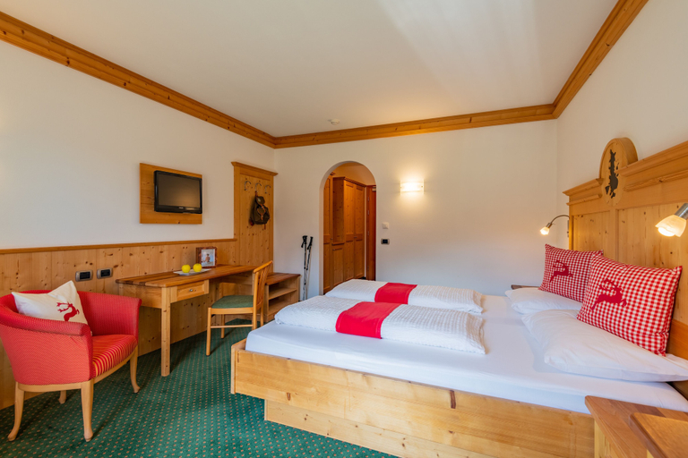 Bedroom 3, Saltria - your Alpine experience, Bolzano