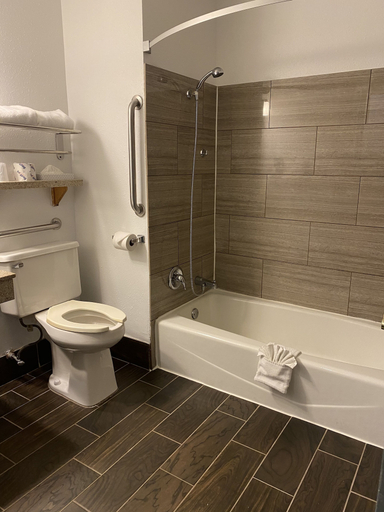 Bathroom 5, Quality Inn Mauston I-90, Juneau
