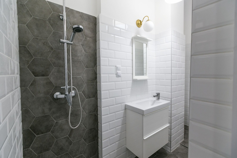 Bathroom 3, Sparkling Ernesto III, Budapesti