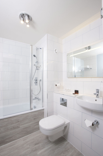 Bathroom 4, Sudbury House Hotel, Oxfordshire