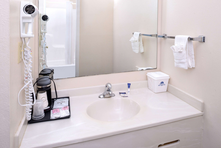 Bathroom 4, Americas Best Value Inn Sullivan, Franklin