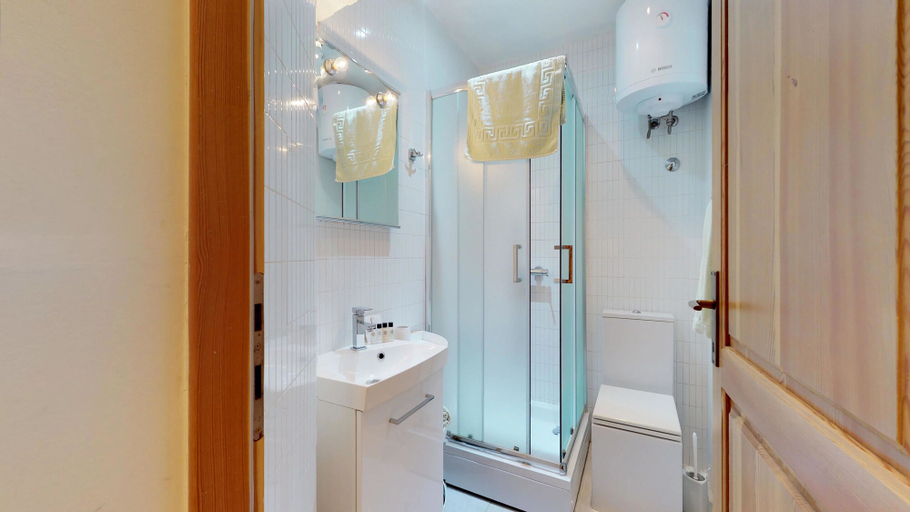 Bathroom 2, Riva and Diocletian Apartments, Split