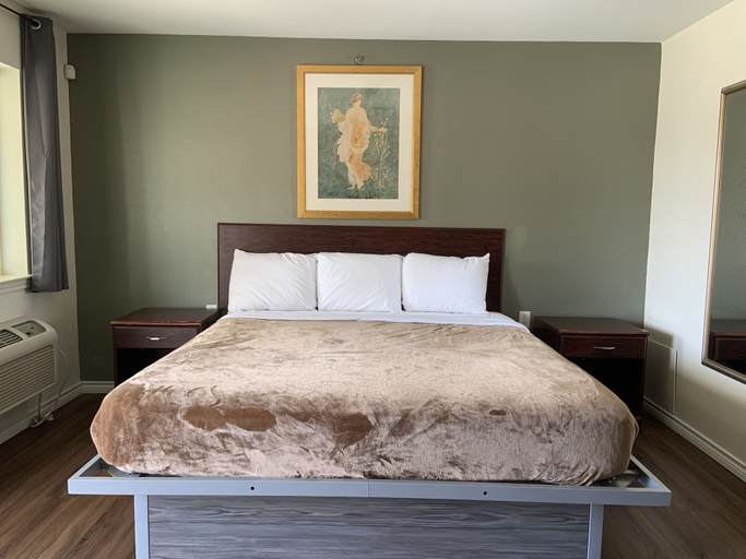 Bedroom 2, Paris Extended Stay Suites, Lamar