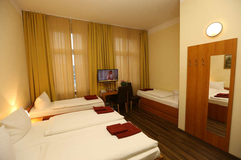 Bedroom 3, Hotel AI Königshof, Berlin