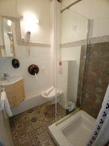 Bathroom 5, Hôtel Astoria, Aude