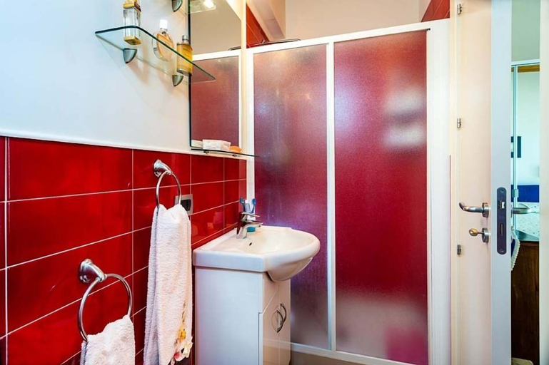 Bathroom 2, Donnalucata Onda, Ragusa
