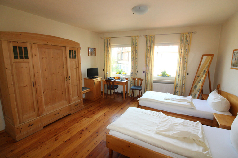 Bedroom 4, Hotel - Restaurant Franziskaner am Markt, Cloppenburg