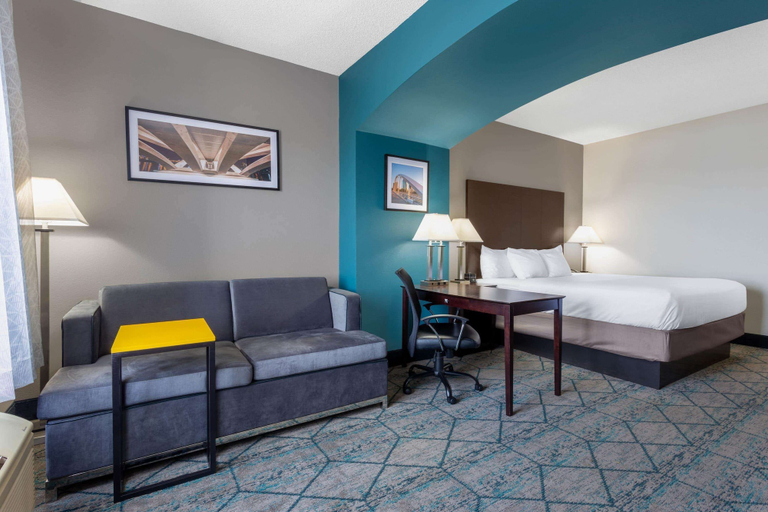 Bedroom 3, La Quinta Inn & Suites by Wyndham Columbus West - Hilliard, Franklin