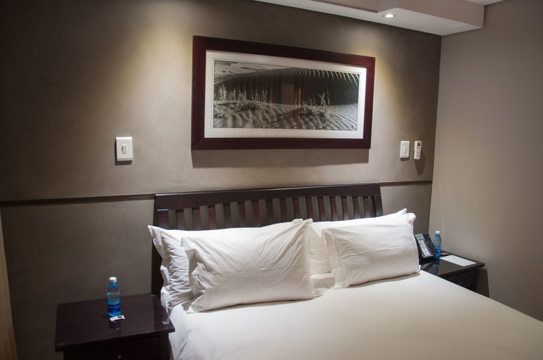 Bedroom 2, Circa On The Square Hotel, City of Cape Town