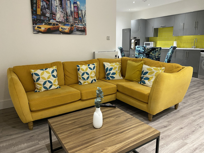 Others 4, Stylish 3beds Nystyle Apt - Parking, Self Check-in, Swansea