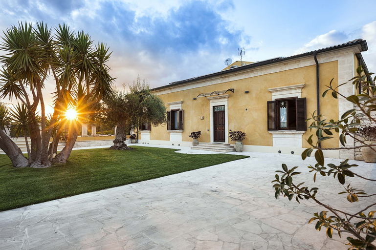 Exterior 4, Villa Carolina, Syracuse