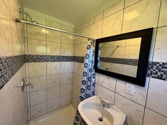 Bathroom 3, Cobmin Ridge Motel, Sussex