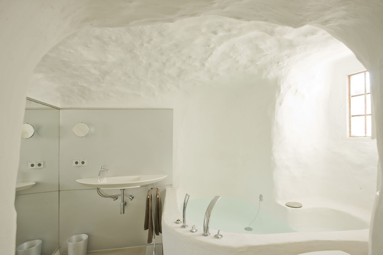 Bathroom 4, Cueva de la Muralla - Sacromonte, Granada