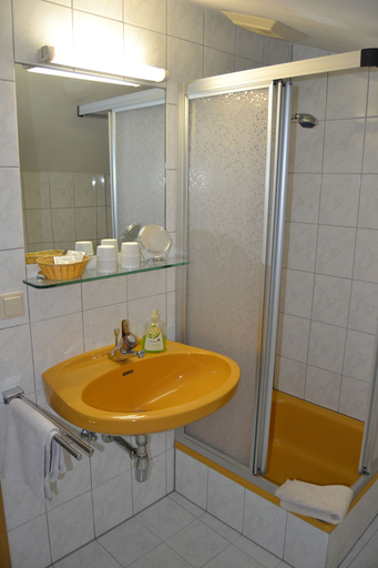 Bathroom 4, Pension - B&B Elisabeth Radstadt, Sankt Johann im Pongau