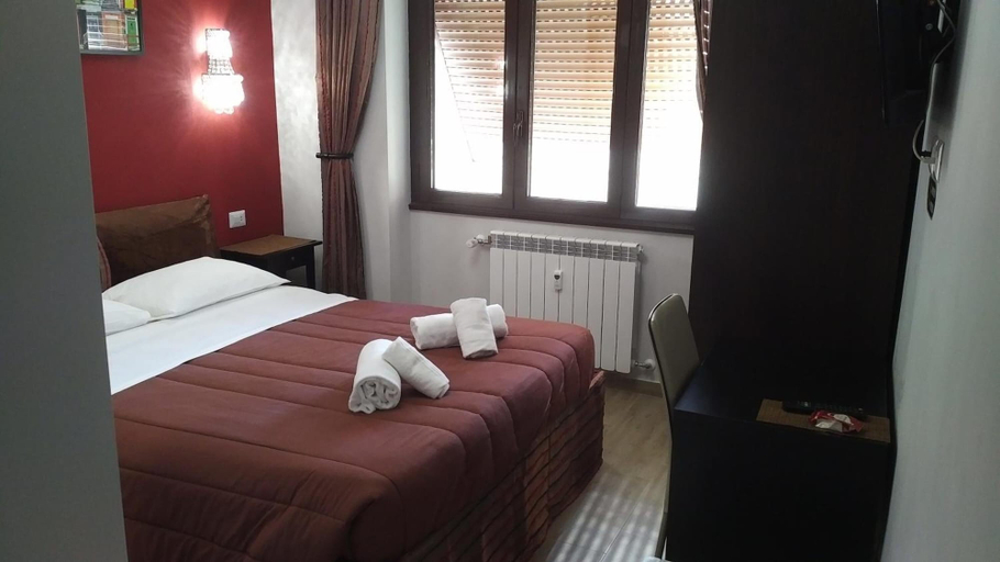 Bedroom 4, Inn miracles seven, Rome