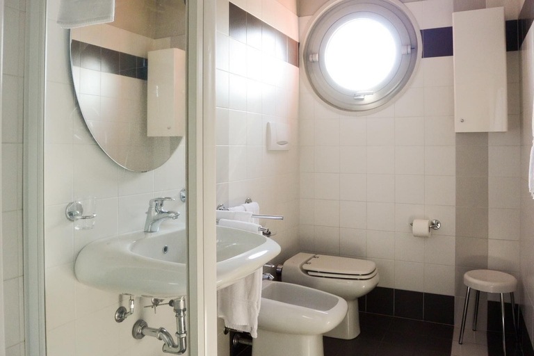 Bathroom 4, Vista Hotel & Residence, Mantua