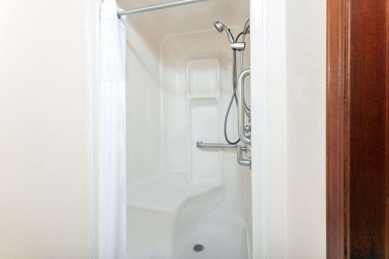 Bathroom 4, Days Inn by Wyndham Maumee/Toledo, Lucas