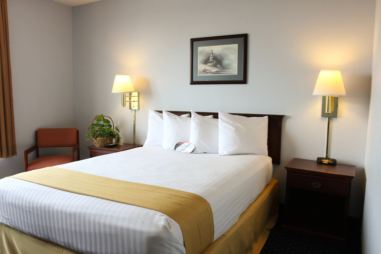 Bedroom 2, Clover Island Inn, Benton