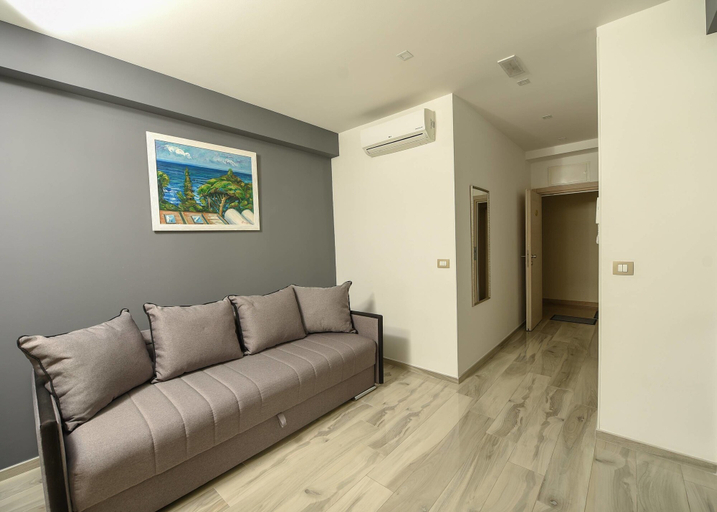 Others 5, Sea Point I