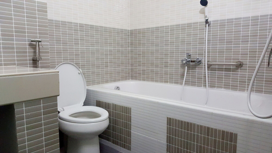 Bathroom, Finimas Residence