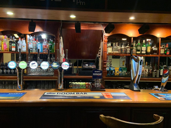 Food & Drinks 5, Halfway House, Caerphilly