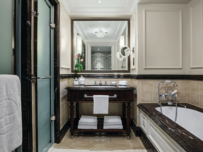 Bathroom 5, The Langham London, London