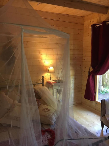 Bedroom 2, La cabane Romantique et sa balneotherapie, Var