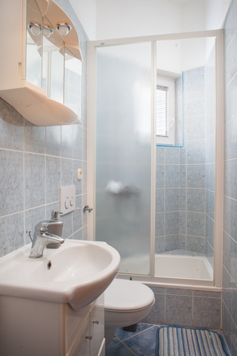 Bathroom 3, Apartmani Kuzmanić, Makarska