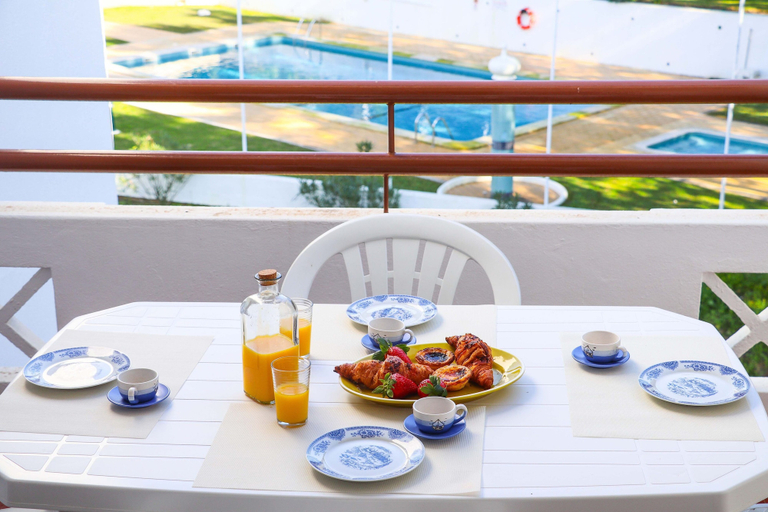 Food & Drinks, Apartment - Sleeps 2, Parking & Pool Access, Albufeira