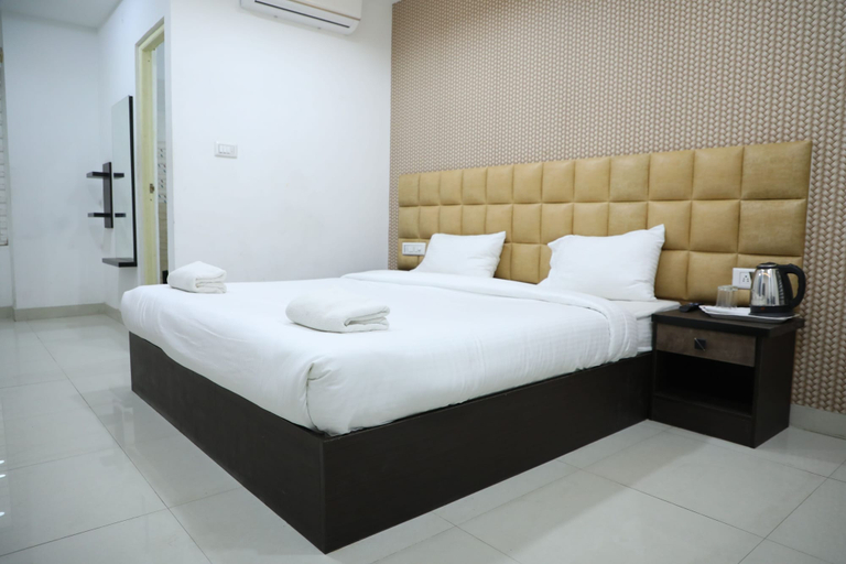 Bedroom 2, Krishna's Landmark Business Hotel, Bangalore