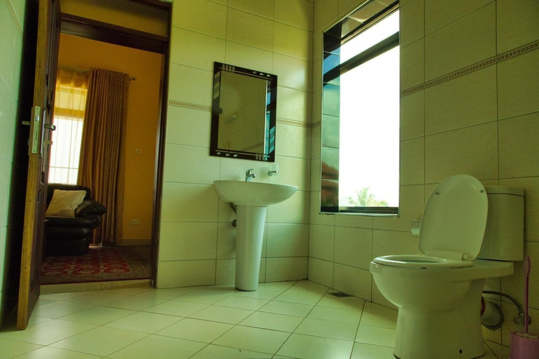 Bathroom 4, Airport Hotel Kampala - Entebbe, Busiiro