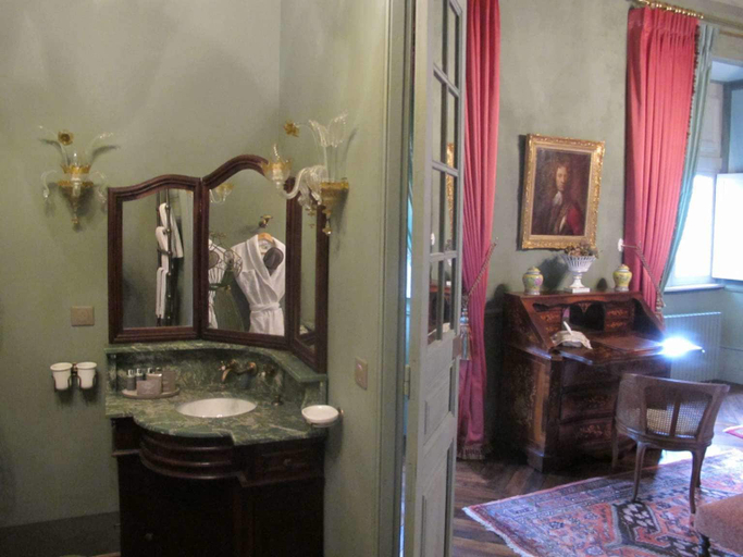 Bathroom 5, Château de Canac, Aveyron