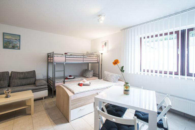 Bedroom 2, Düsseldorf Comfort Apartment, Düsseldorf