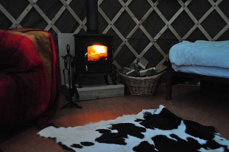 Bedroom, Worcester Glamping, Worcestershire