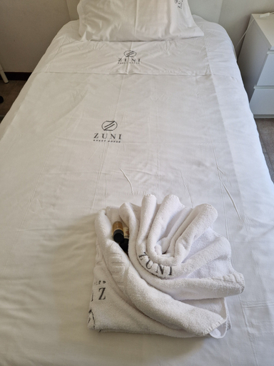Others 5, Zuni Guest House, Lisbon