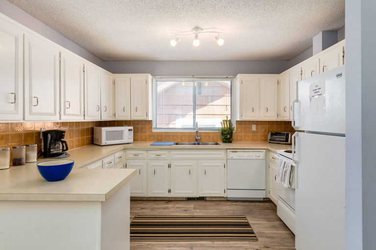 Others 5, Superb 3BR mins to DT SAIT, Division No. 6