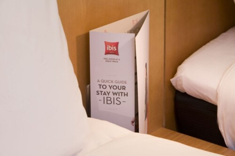 Bedroom 3, ibis Swansea, Swansea