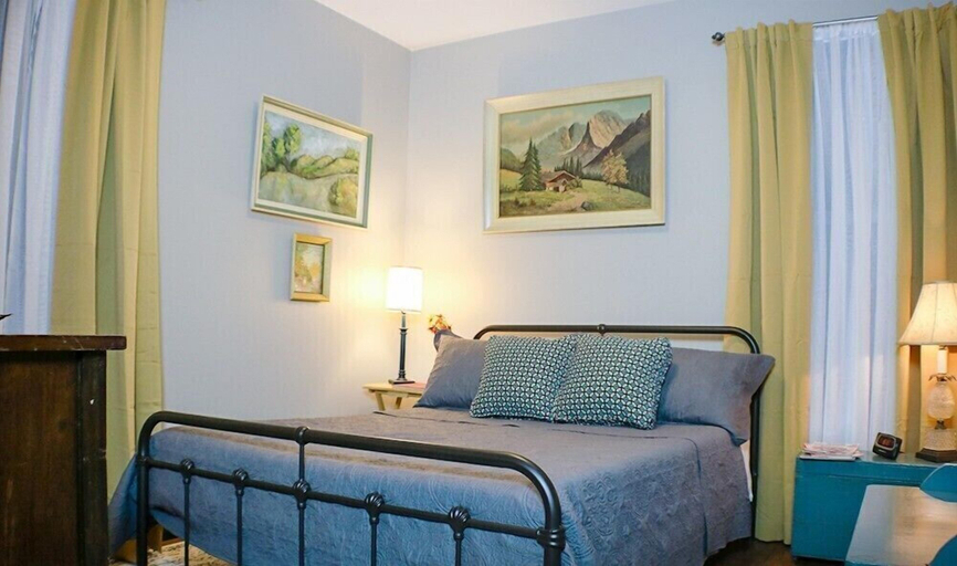 Bedroom 2, Hotel Hartington, Cedar