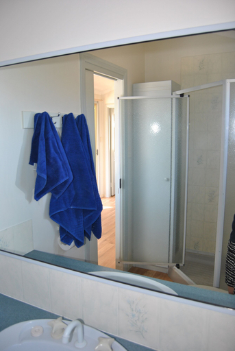 Bathroom 5, Port Gregory Caravan Park, Northampton