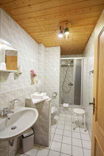 Bathroom 4, Land- und Aktivhotel Altmühlaue, Coburg