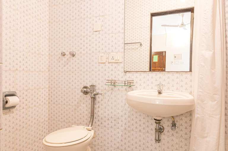 Bathroom 4, Horizon Hotel, North Goa