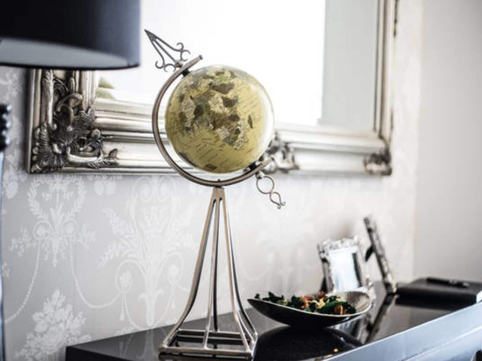 Food & Drinks 5, Room Home Stay, London