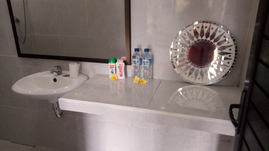 Bathroom 3, Arta Garden Guest House & Hostel, Gianyar